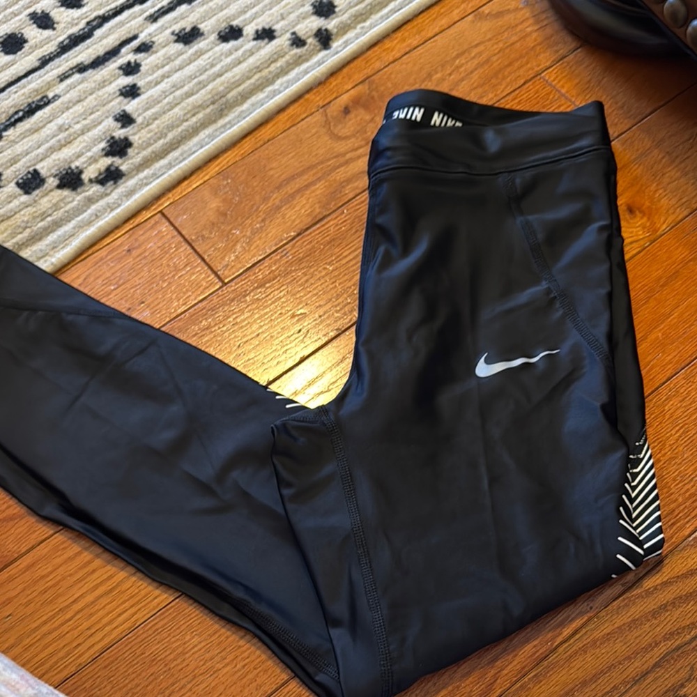 NWOT Nike Black Leggings M